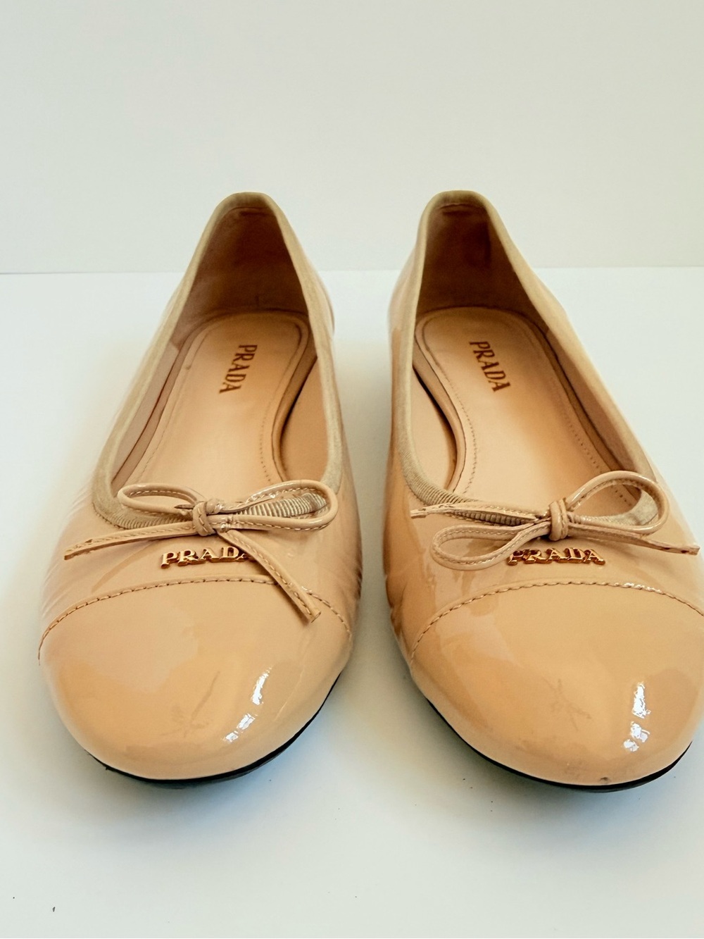 Prada Nude Patent Leather Bow Ballet Flats Logo Plaque Shoes EU 39 - Picture 2 of 8